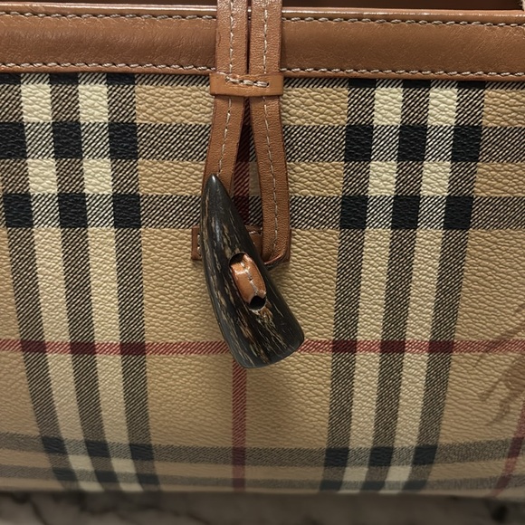 Burberry handbag - Picture 2 of 16